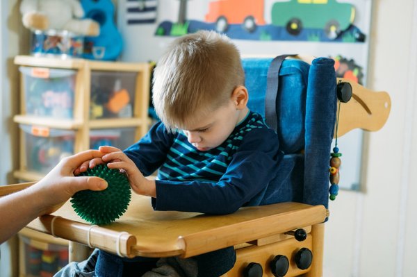 10 activités sensorielles amusantes à réaliser à la maison