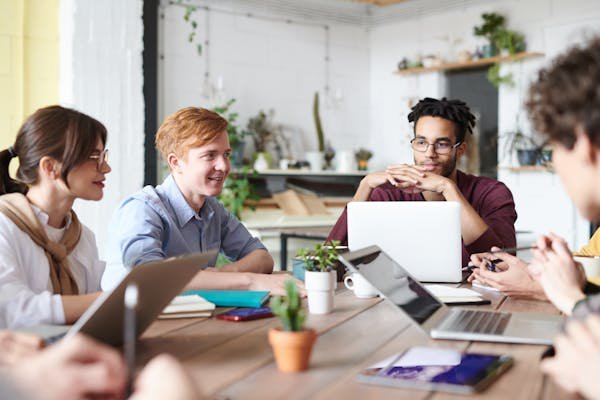 Meilleures stratégies pour réussir en entreprise : conseils commerciaux essentiels